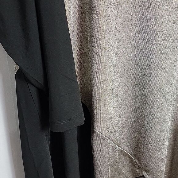 🖤5/$20🖤 AVENUE..black and metallic oversized top.. - Picture 6 of 13